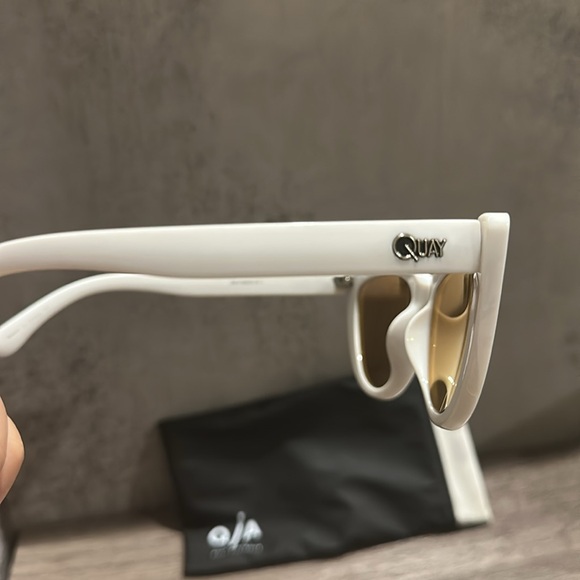 Quay Australia mirrored Rhymes Sunglasses - Picture 6 of 12